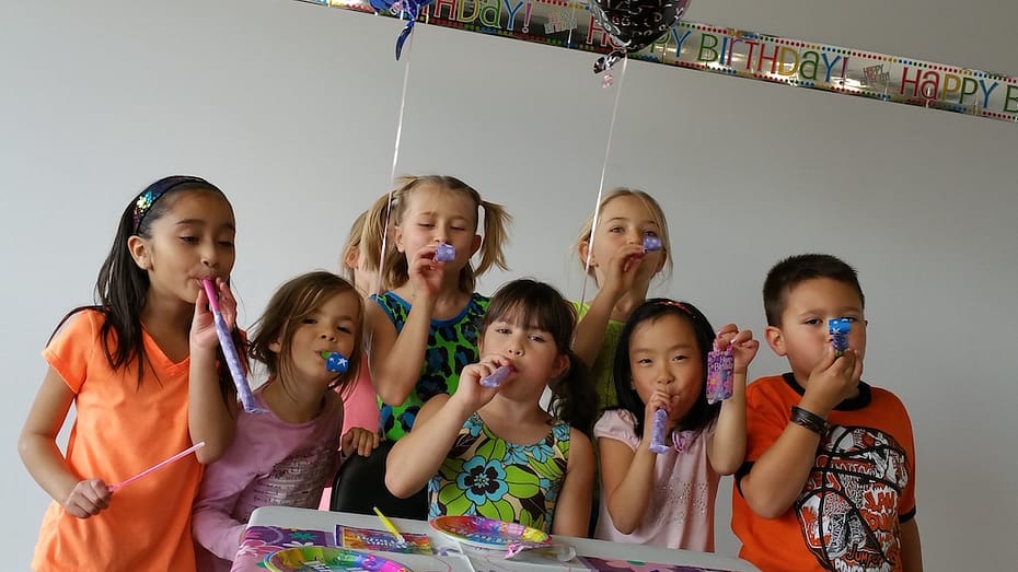 kids enjoying party